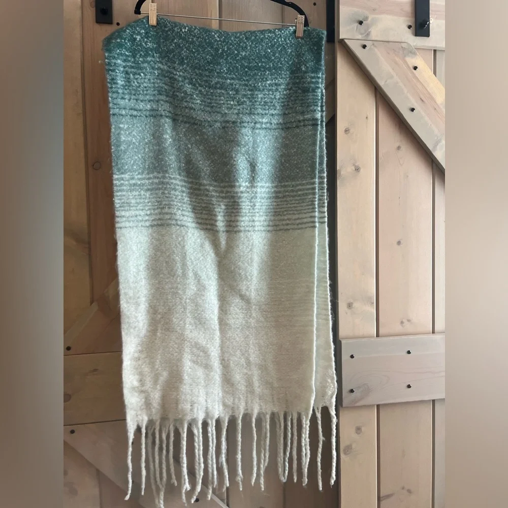 NWOT MerSea Fringe Blanket Scarf